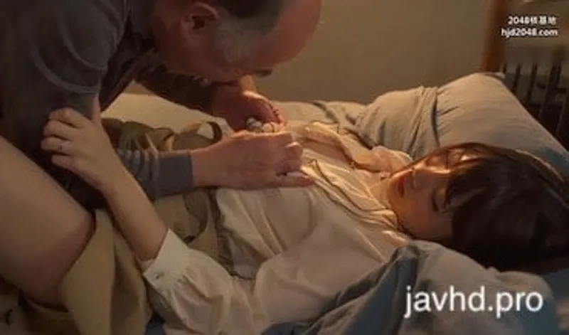 ông xã đi vắng bà xã bị lão già nhà kề bên hiếp suzu harumiya